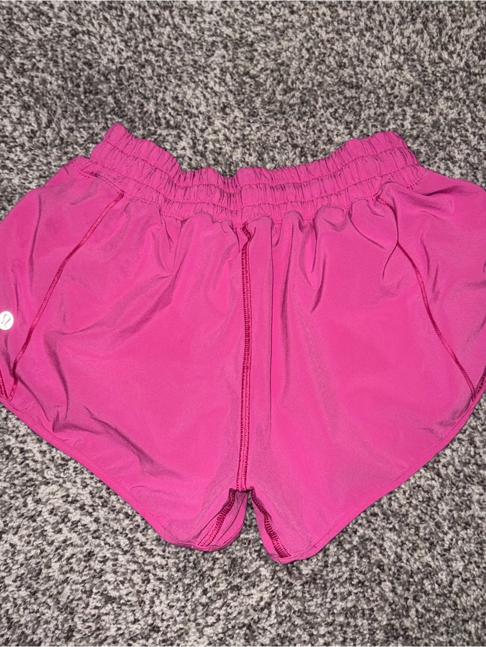 lululemon hotty hot 2.5” lowrise shorts - Picture 3 of 3